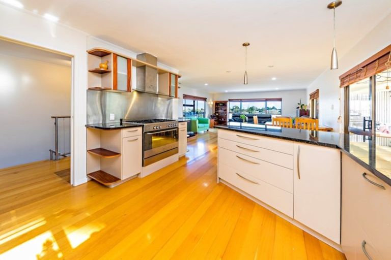 Photo of property in 25 Orinda Close, Botany Downs, Auckland, 2010