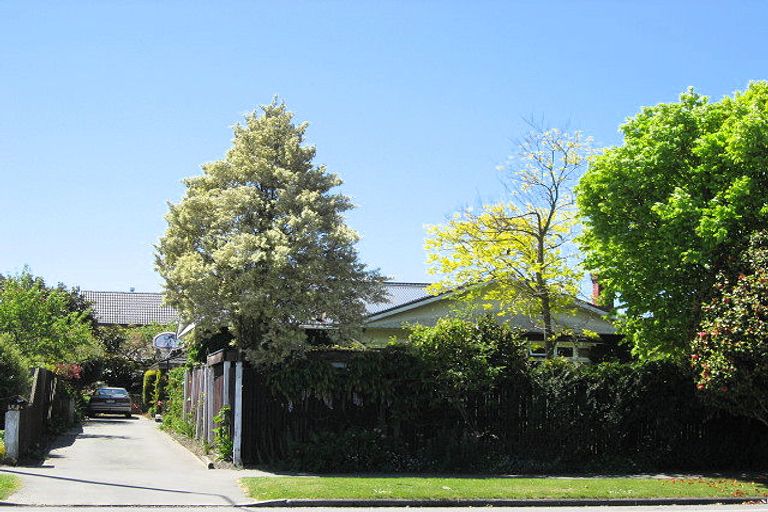 Photo of property in 2/132 Memorial Avenue, Burnside, Christchurch, 8053