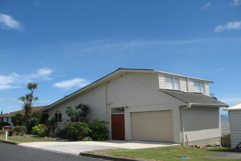 Photo of property in 6 Crispe Road, Clarks Beach, 2122