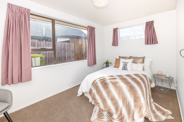 Photo of property in 1/20 Kirsten Place, Parklands, Christchurch, 8083