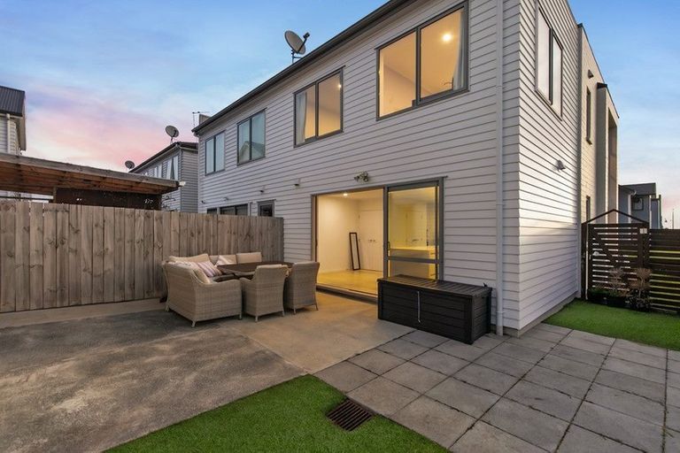 Photo of property in 49 Hollowout Street, Takanini, 2112