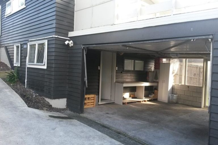 Photo of property in 557 Glenfield Road, Glenfield, Auckland, 0629