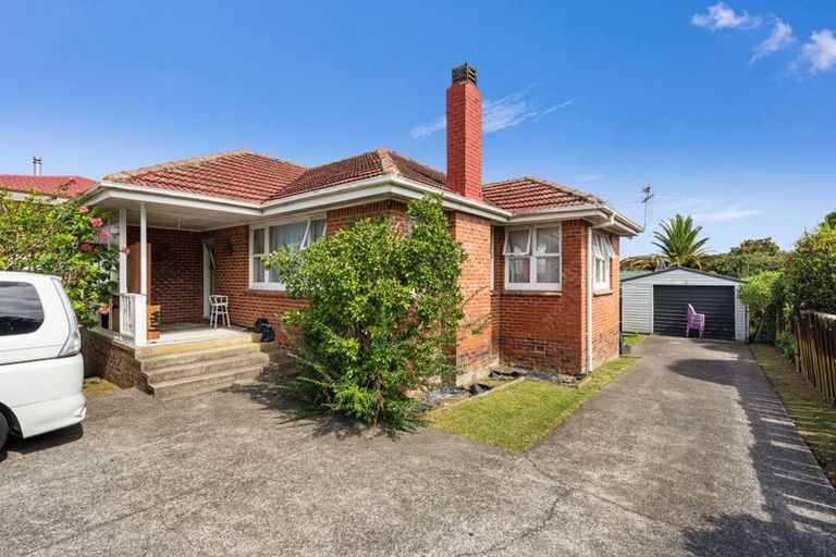Photo of property in 184 Great North Road, Glendene, Auckland, 0612