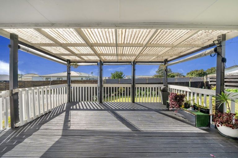 Photo of property in 2/56 Archibald Road, Kelston, Auckland, 0602