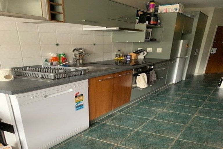 Photo of property in Atrium Towers, 5r/154 The Terrace, Wellington Central, Wellington, 6011