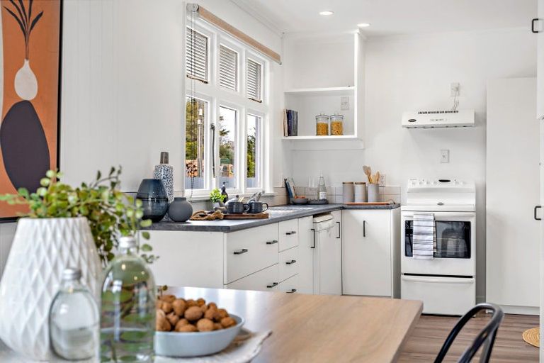 Photo of property in 382 High Street South, Carterton, 5713