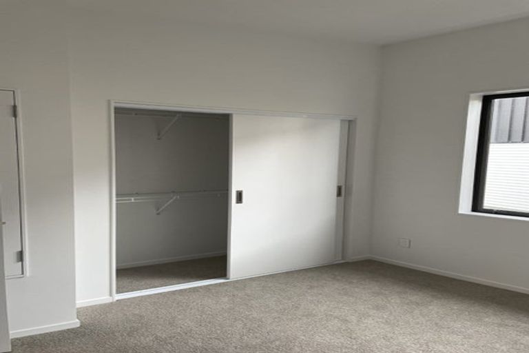 Photo of property in 2/62 Spenmoor Street, Newlands, Wellington, 6037