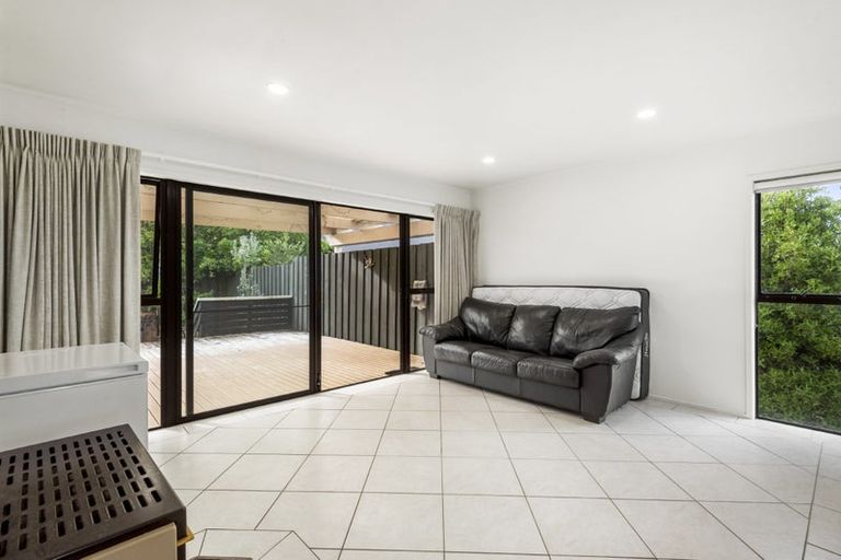 Photo of property in 3 Trevone Place, Forrest Hill, Auckland, 0620