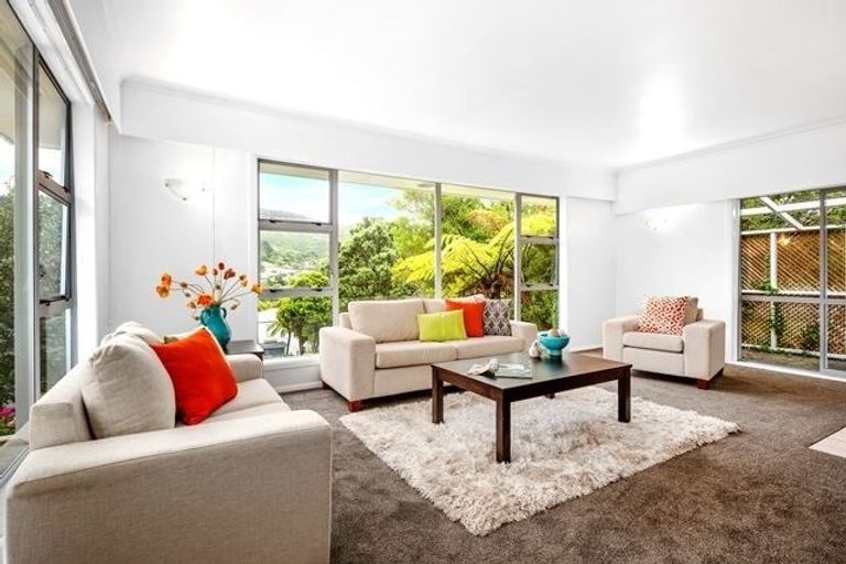 Photo of property in 3 Larsen Crescent, Tawa, Wellington, 5028