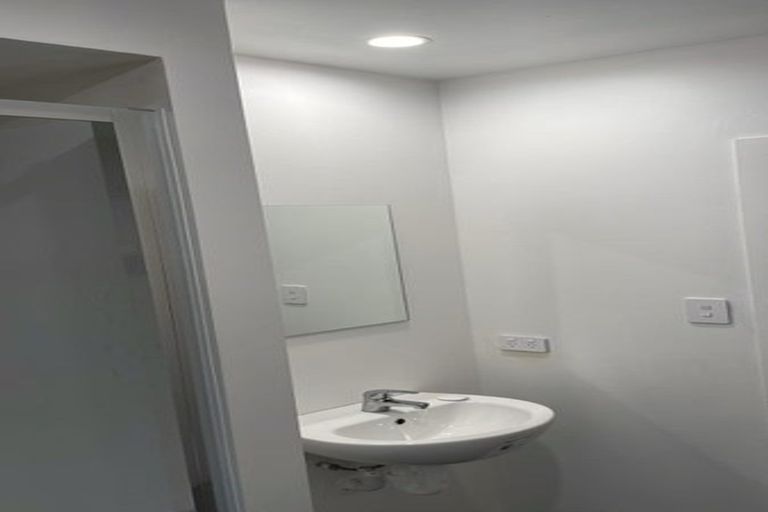 Photo of property in 2/3 Charmaine Road, Torbay, Auckland, 0630