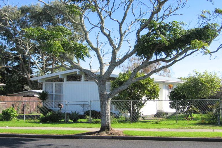 Photo of property in 57 Othello Drive, Clover Park, Auckland, 2023