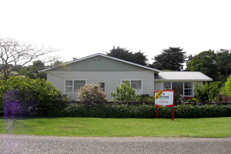 Photo of property in 5 Caversham Road, Westmere, Whanganui, 4501