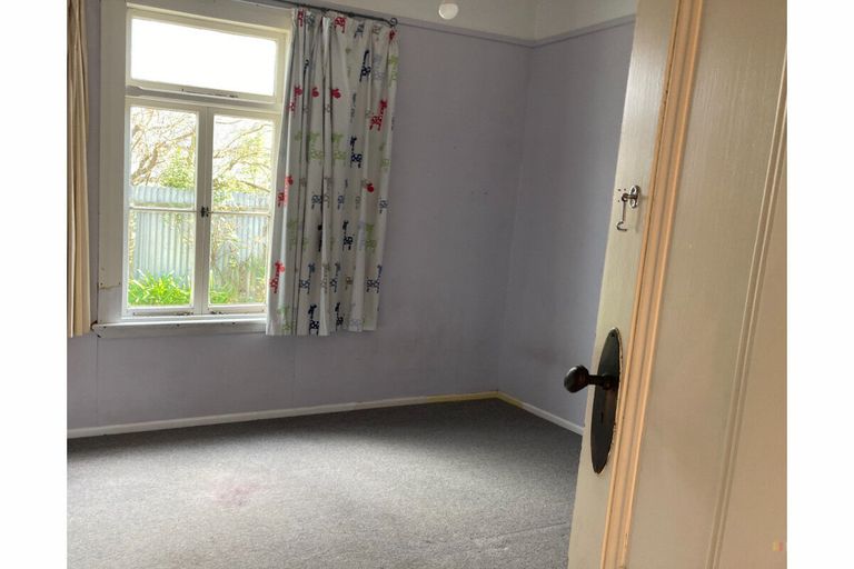 Photo of property in 52 Timaru Road, Waimate, 7924