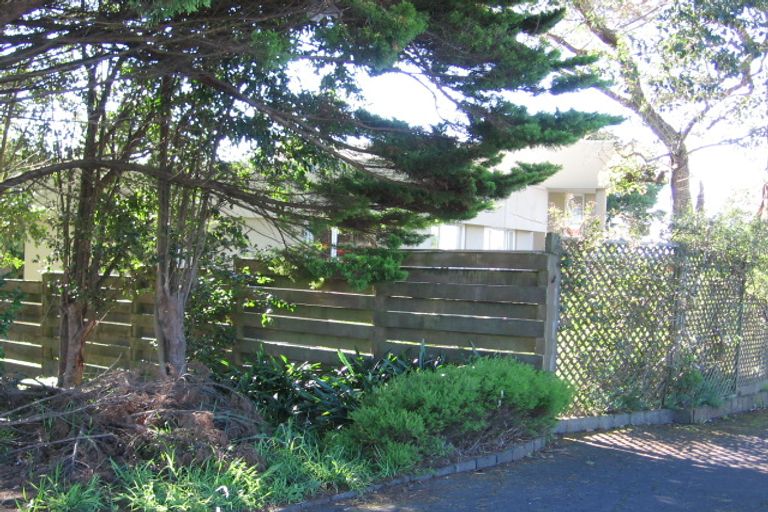 Photo of property in 1/399 East Coast Road, Mairangi Bay, Auckland, 0630