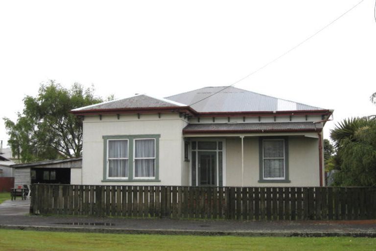 Photo of property in 18 Pakington Street, Westport, 7825