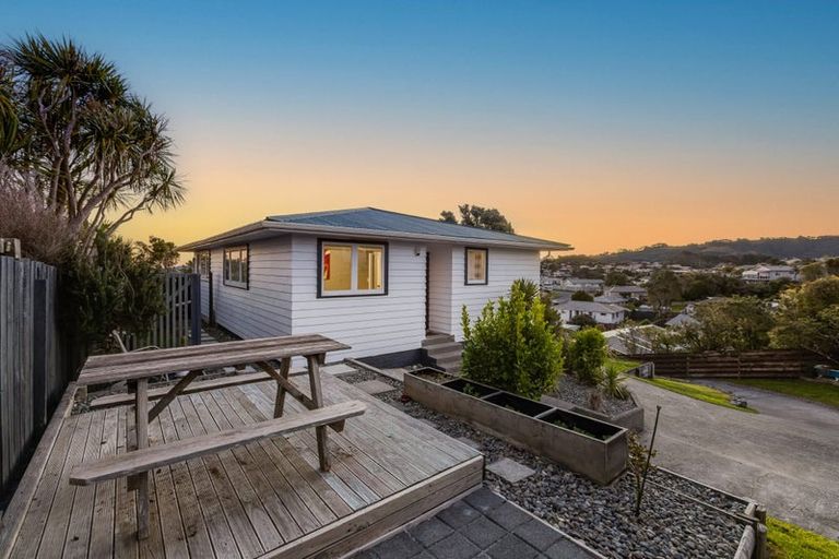 Photo of property in 23 Cypress Drive, Maungaraki, Lower Hutt, 5010