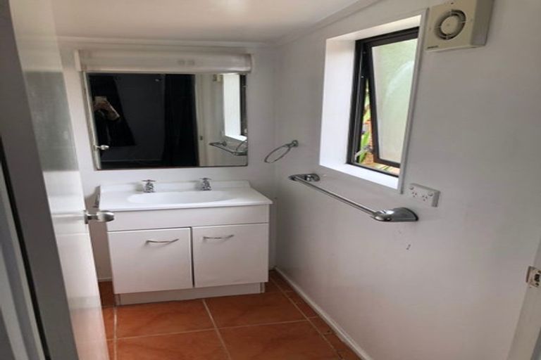Photo of property in 120 Settlement Road, Papakura, 2110