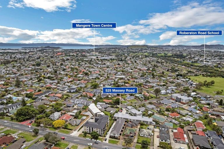 Photo of property in 525a Massey Road, Mangere, Auckland, 2022