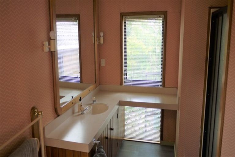 Photo of property in 1/406 East Coast Road, Sunnynook, Auckland, 0630