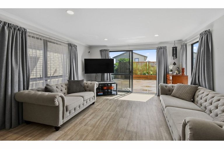 Photo of property in 12 Kuparu Street, Weymouth, Auckland, 2103