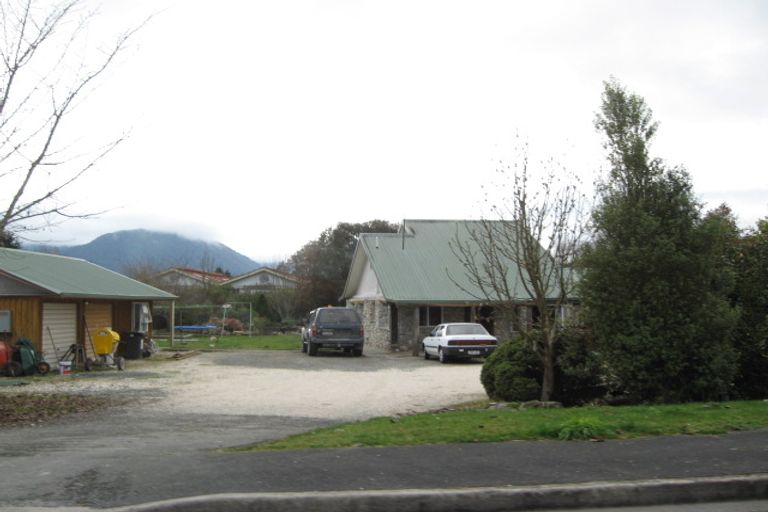 Photo of property in 9 Cromwell Street, Murchison, 7007