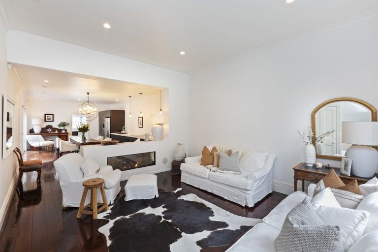 Photo of property in 26 Cranmer Square, Christchurch Central, Christchurch, 8013