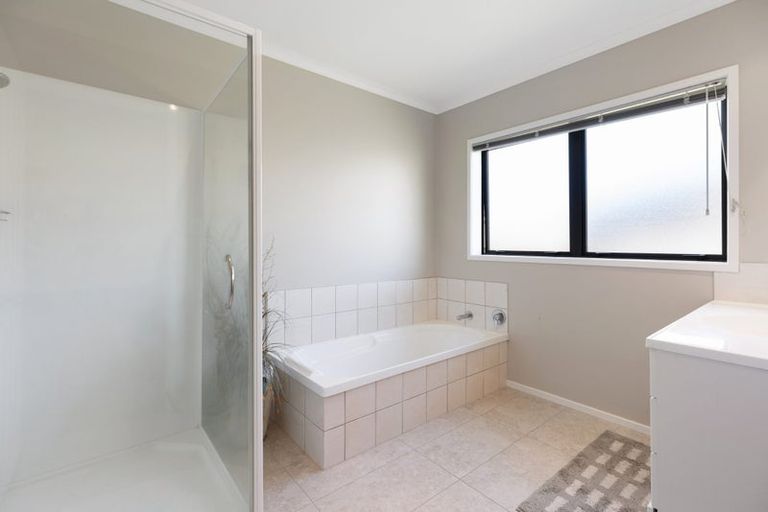 Photo of property in 36 Glenmonarch Place, Pyes Pa, Tauranga, 3112