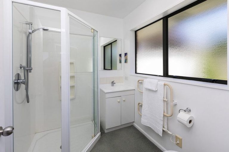 Photo of property in 6 Berkshire Drive, Avonhead, Christchurch, 8042