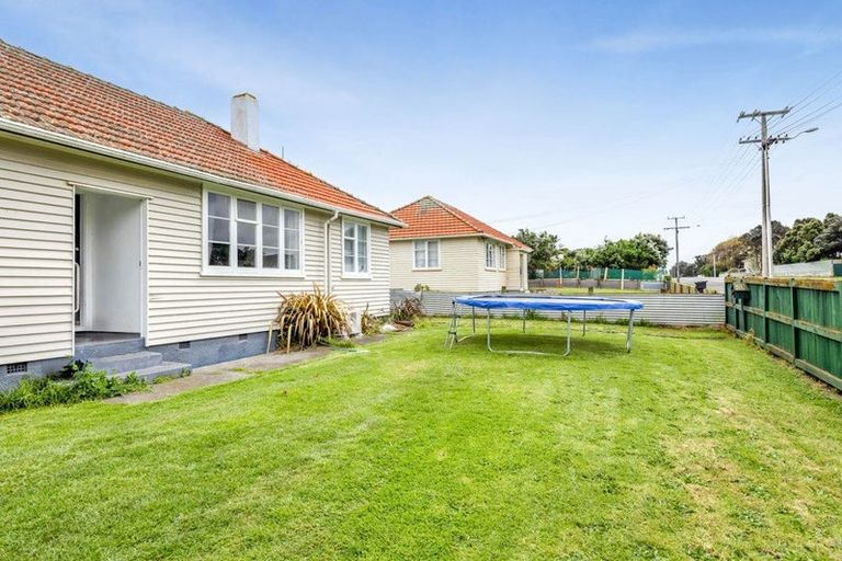 Photo of property in 179 Egmont Street, Patea, 4520