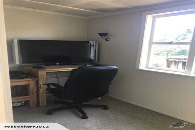 Photo of property in 2/20 Hutchinsons Road, Bucklands Beach, Auckland, 2014