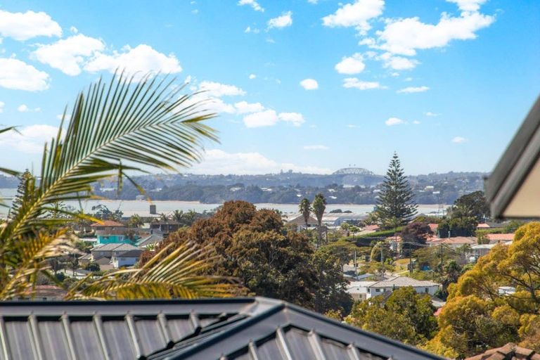 Photo of property in 4237 Great North Road, Glendene, Auckland, 0602