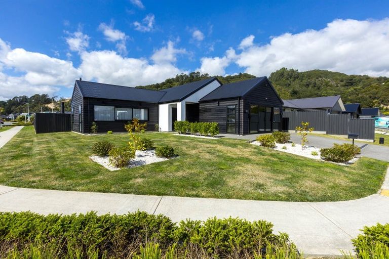 Photo of property in 20 Salisbury Crescent, Wallaceville, Upper Hutt, 5018