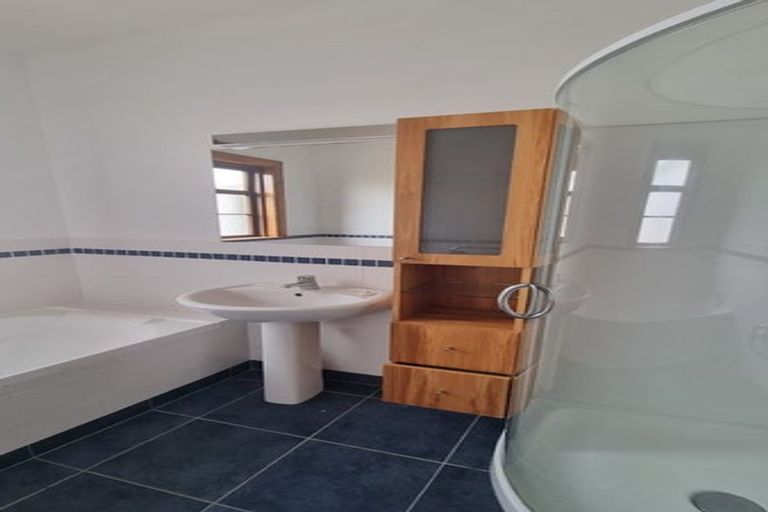 Photo of property in 41 Farm Road, Northland, Wellington, 6012