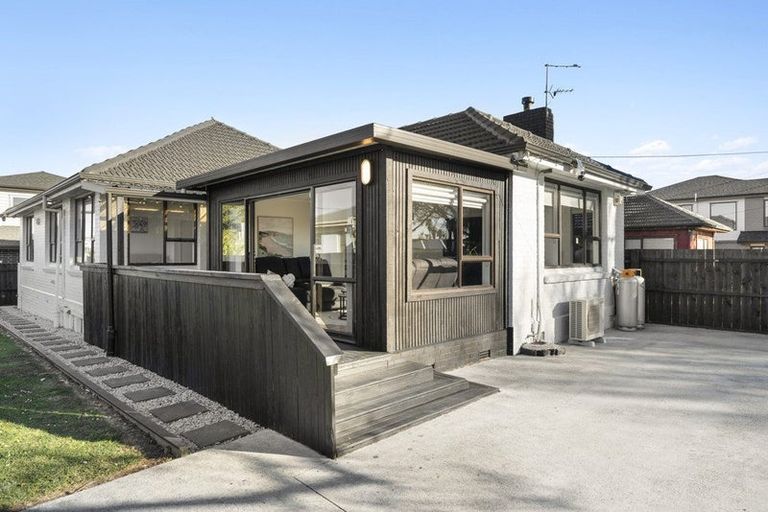 Photo of property in 35 Freyberg Avenue, Papatoetoe, Auckland, 2104