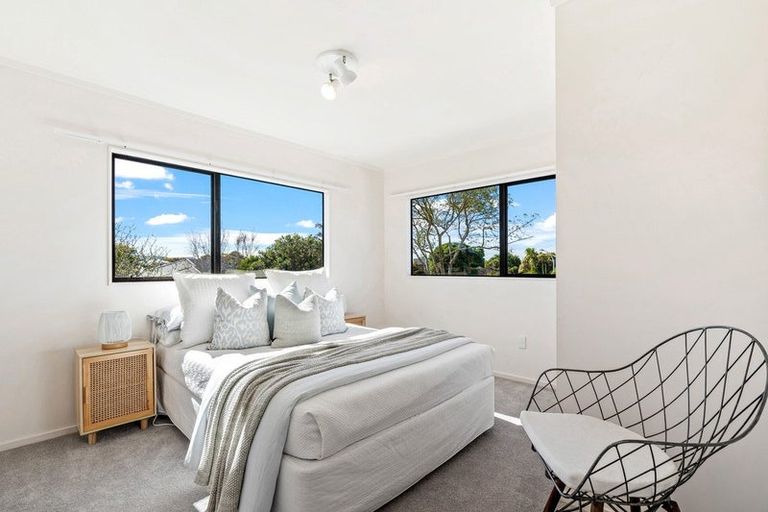 Photo of property in 22 Settlers Grove, Orewa, 0931