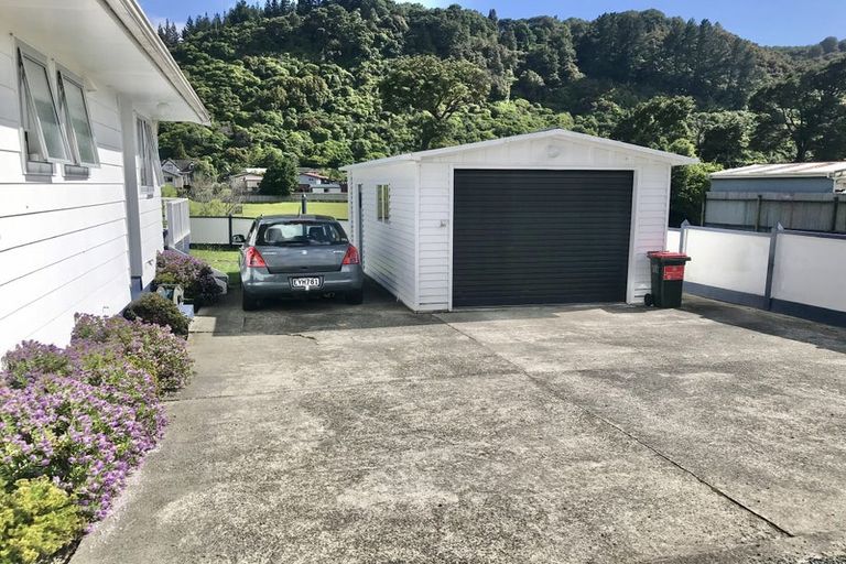 Photo of property in 2/71 Gemstone Drive, Birchville, Upper Hutt, 5018