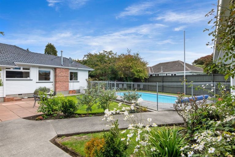 Photo of property in 19 Joyce Crescent, Ilam, Christchurch, 8041