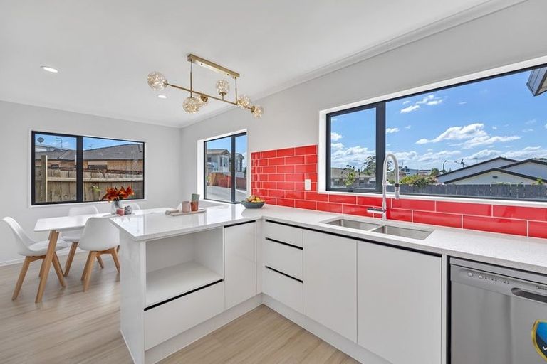 Photo of property in 60 Robert Ross Place, Clendon Park, Auckland, 2103