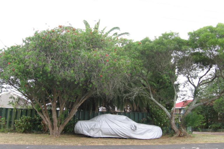 Photo of property in 2/13 Tiri Tiri Road, Birkdale, Auckland, 0626