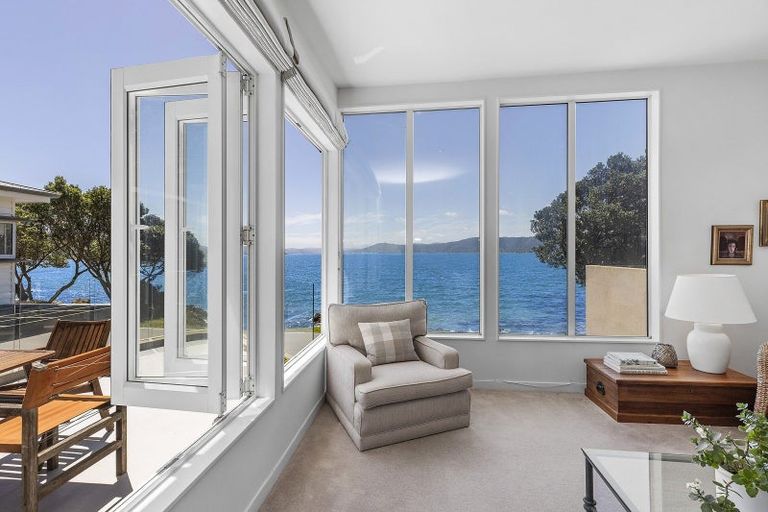 Photo of property in 353a Karaka Bay Road, Karaka Bays, Wellington, 6022