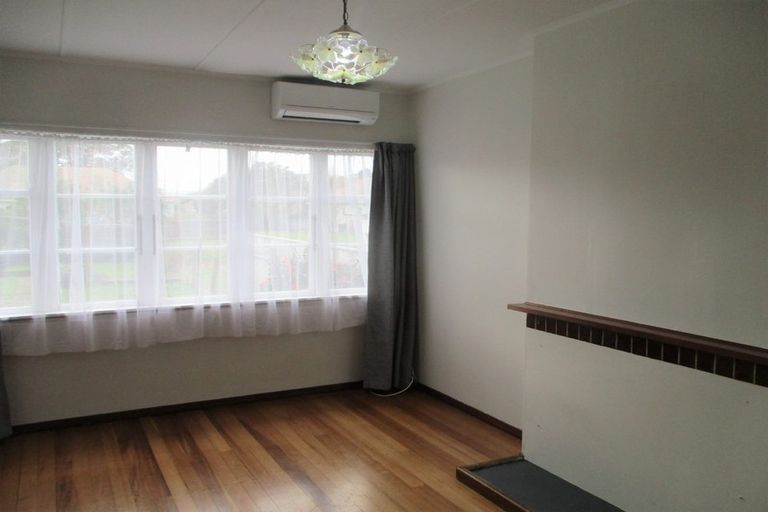 Photo of property in 17 Hall Crescent, Epuni, Lower Hutt, 5011