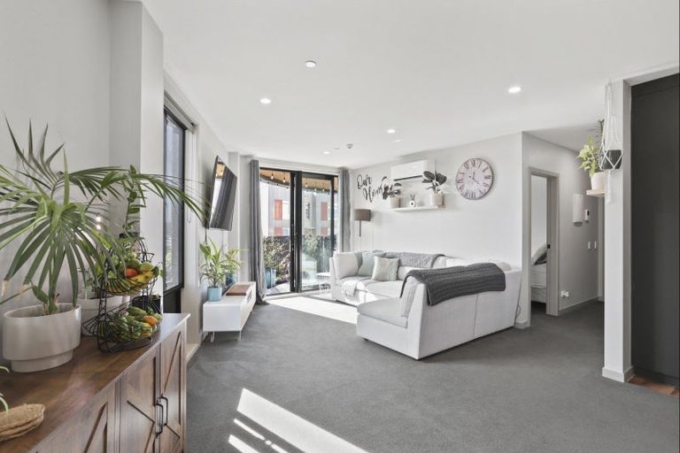 Photo of property in 101/2 Launch Road, Hobsonville, Auckland, 0616