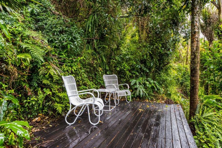 Photo of property in 157 Woodlands Park Road, Titirangi, Auckland, 0604