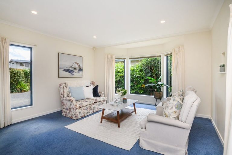 Photo of property in 16 Cloake Way, Palmerston North, 4414