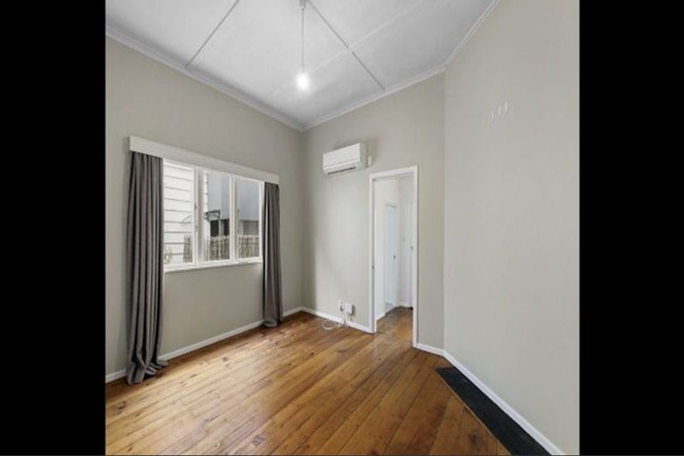 Photo of property in 23 Trent Street, Island Bay, Wellington, 6023
