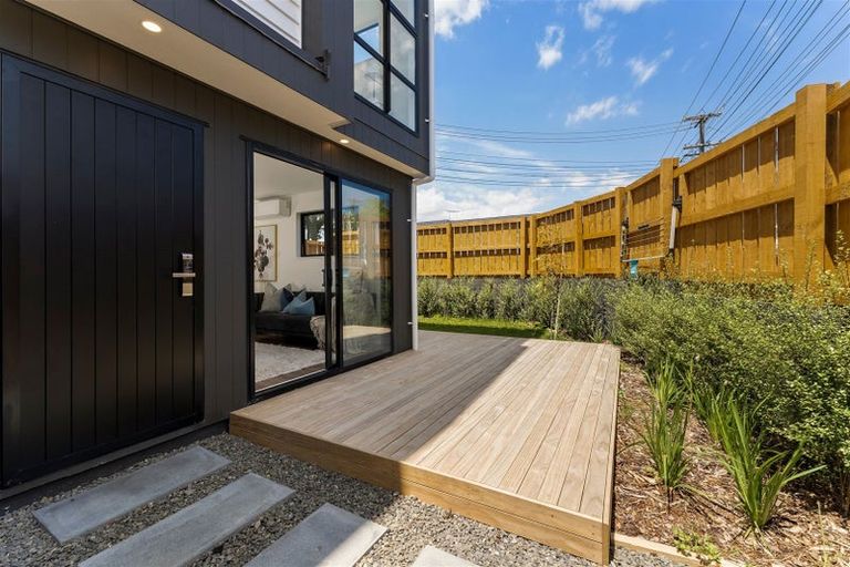 Photo of property in 40b Royal View Road, Te Atatu South, Auckland, 0610