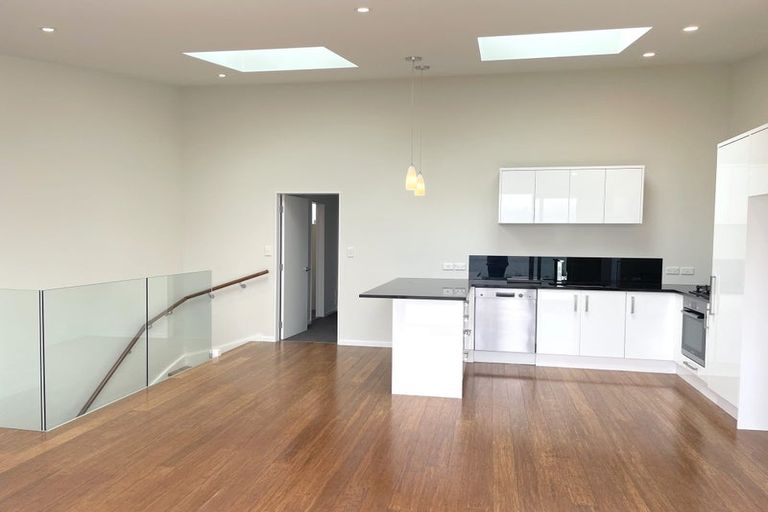 Photo of property in 352 Queens Drive, Lyall Bay, Wellington, 6022