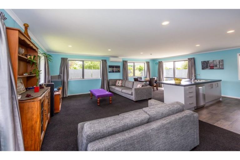 Photo of property in 8 Carteret Place, Aranui, Christchurch, 8061