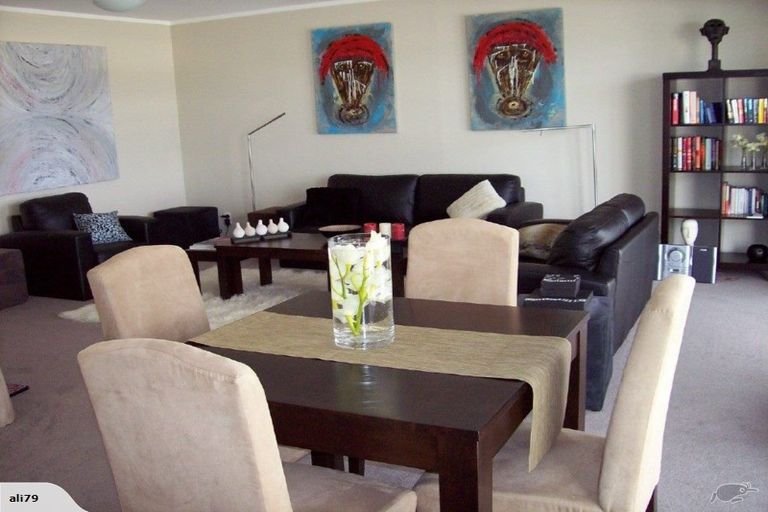 Photo of property in 2/66 Victoria Road, Devonport, Auckland, 0624