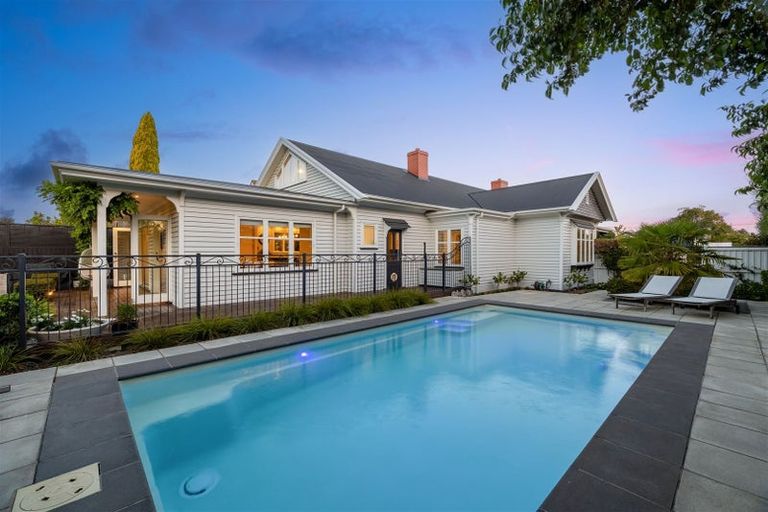 Photo of property in 59 Weston Road, St Albans, Christchurch, 8052